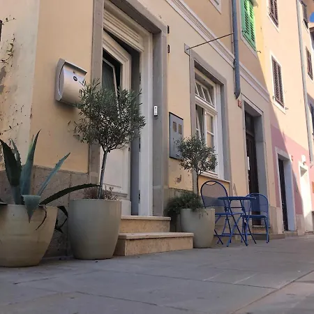 Old Town With Parking Апартаменты Изола