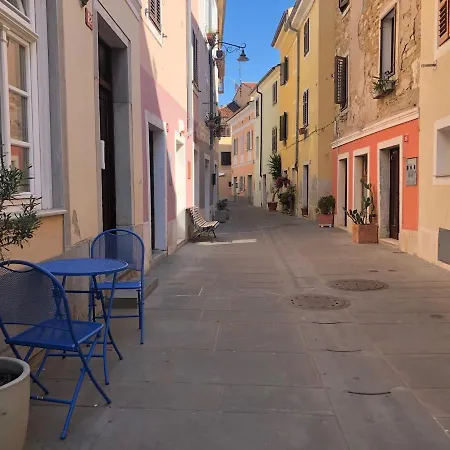 Old Centre With Parking 아파트 *